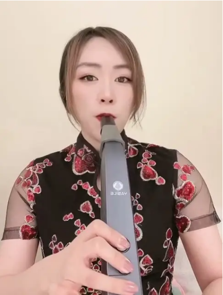 1649747712231003700.png 電吹管女.png